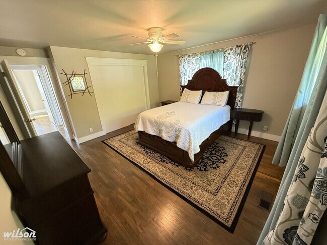 Building Photo - 4TH OF JULY MOVE IN SPECIAL!! Beautiful Fu...