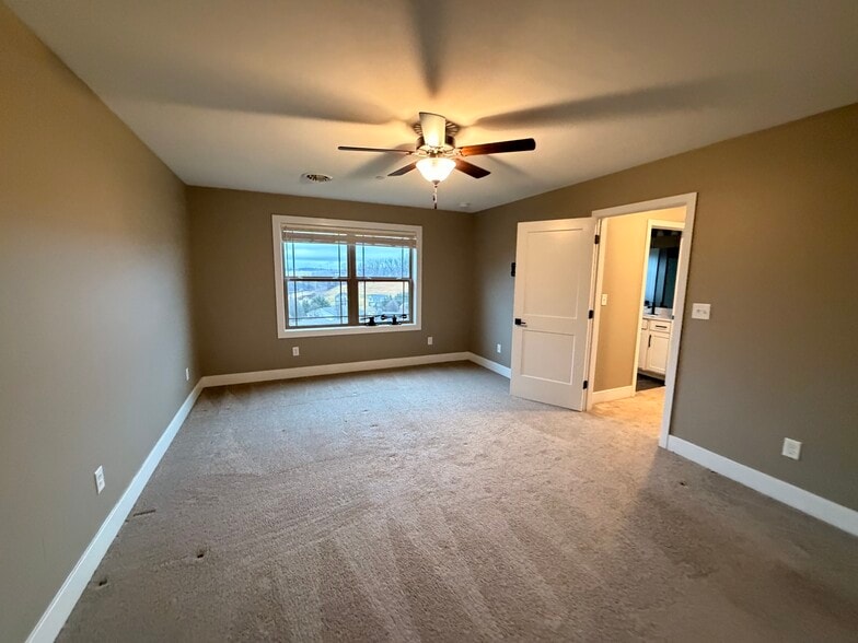 Building Photo - 746 Golden Spring Dr