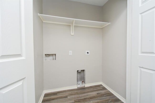 Building Photo - 946 Oak Falls Dr