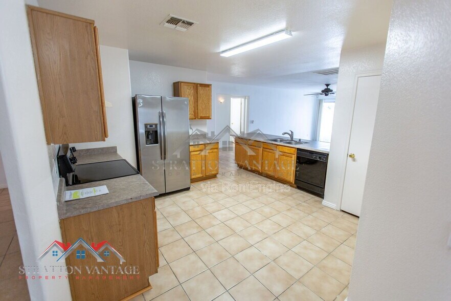 Building Photo - 5706 N 74th Dr