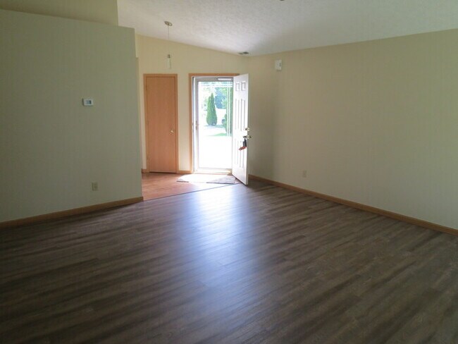 Building Photo - 6132 Kensington Glen Dr
