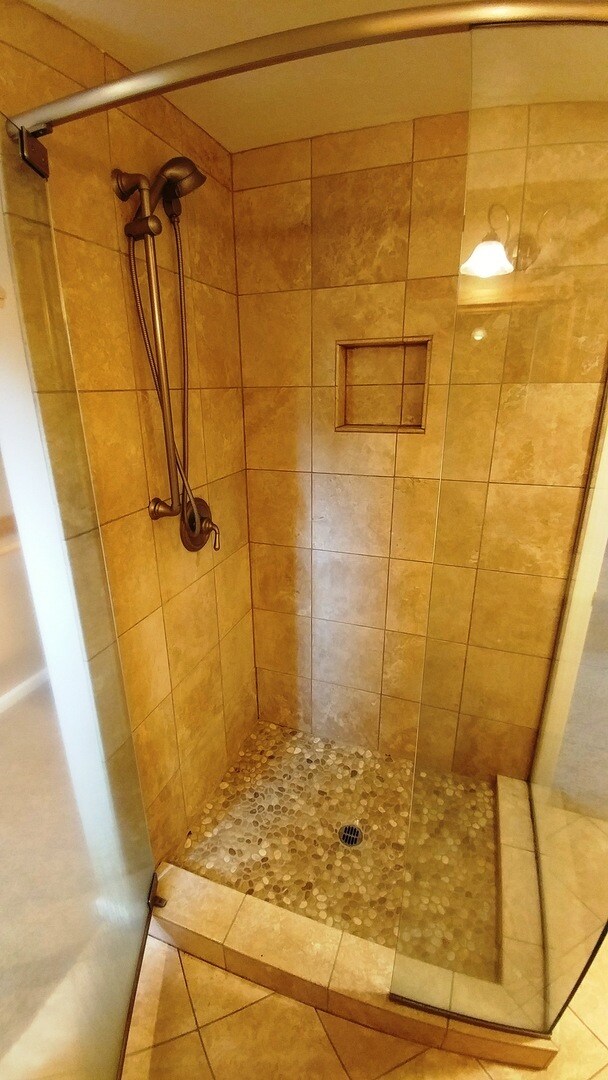 Building Photo - Gorgeous Home with Granite Counters and Custom Built-ins!