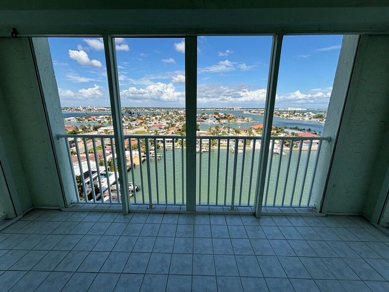 Building Photo - 420 64th Ave