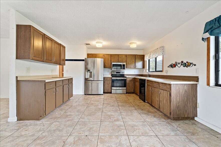 Building Photo - 1433 SE North Balcourt Ct