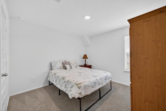 Building Photo - 7411 Canyon Chase Dr