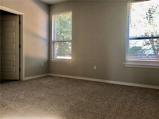 Building Photo - 1323 Ambler Dr