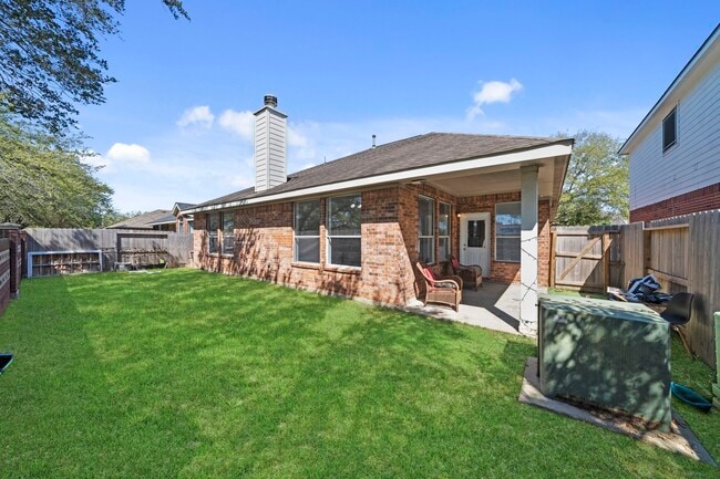 Building Photo - 17215 Fernchase Ct