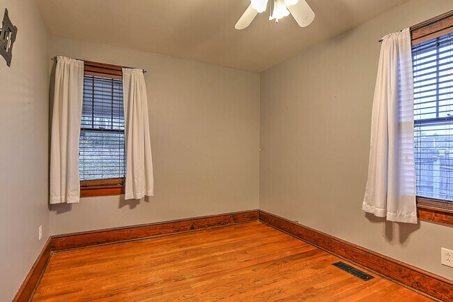 Building Photo - 14 22nd St