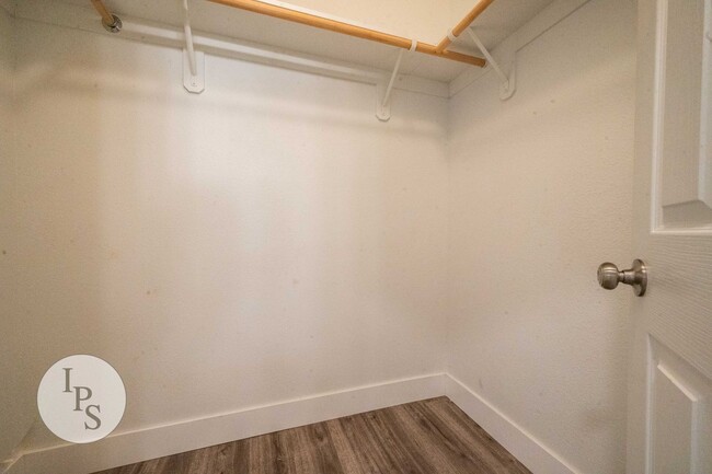 Building Photo - NorthWest Fresno Home, 3BR/2BA, Built 2005...