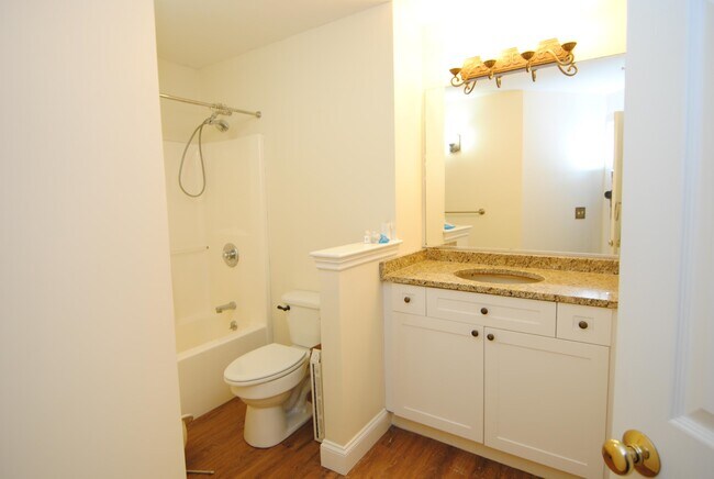 Building Photo - 1 Maple Ridge Dr