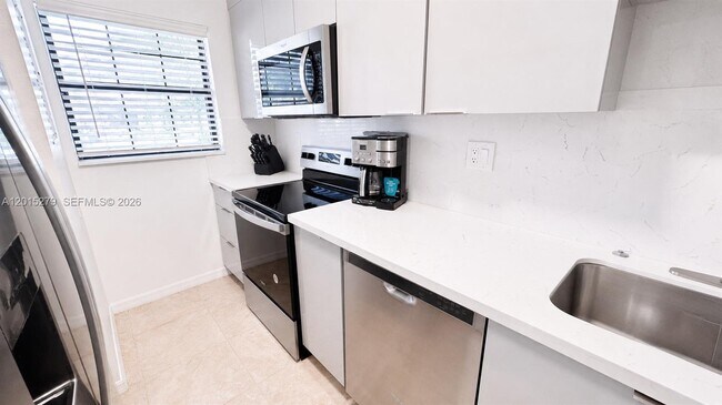 Building Photo - 5339 Treetops Dr