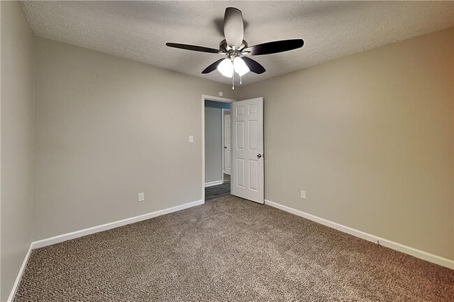 Building Photo - 82 Fox Ridge Ct
