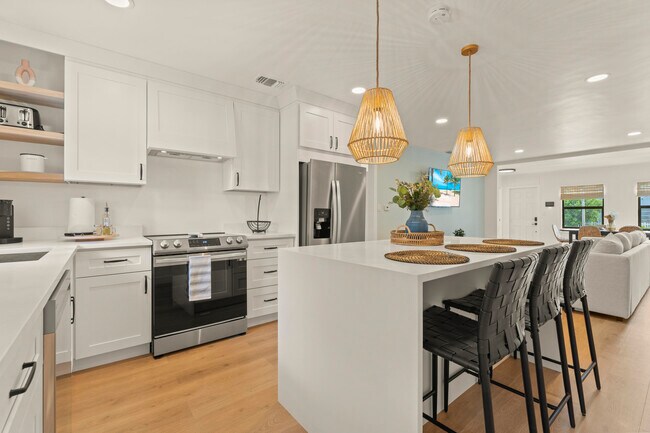 Building Photo - 721 Dobbins St