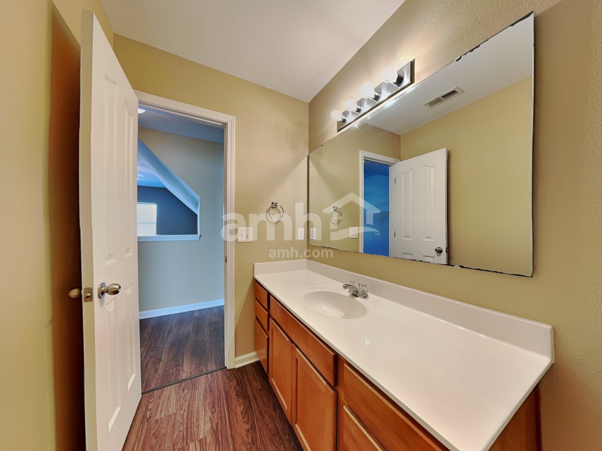 Building Photo - 2524 Ingleside Dr