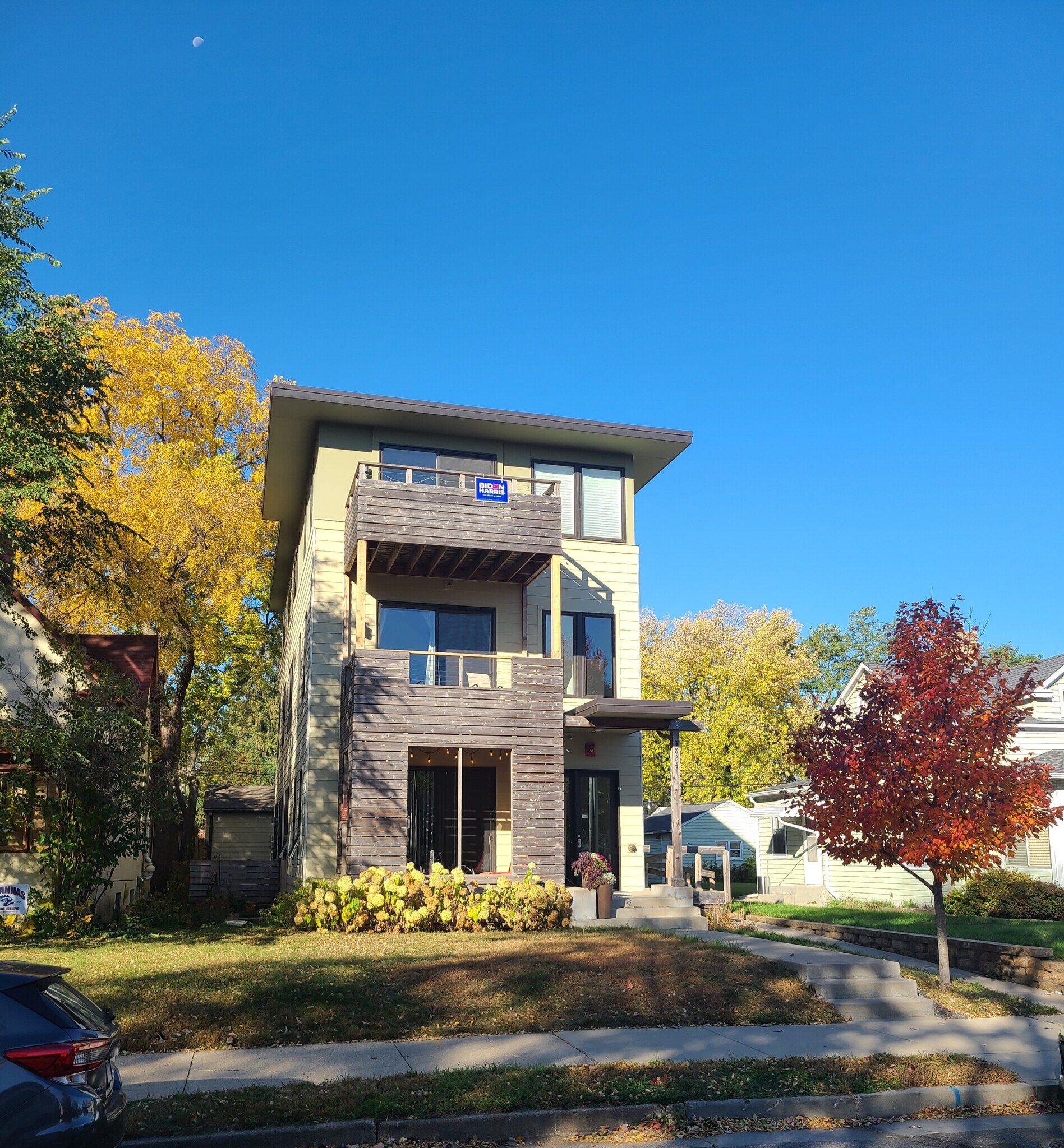 Building Photo - 3828 Grand Ave S