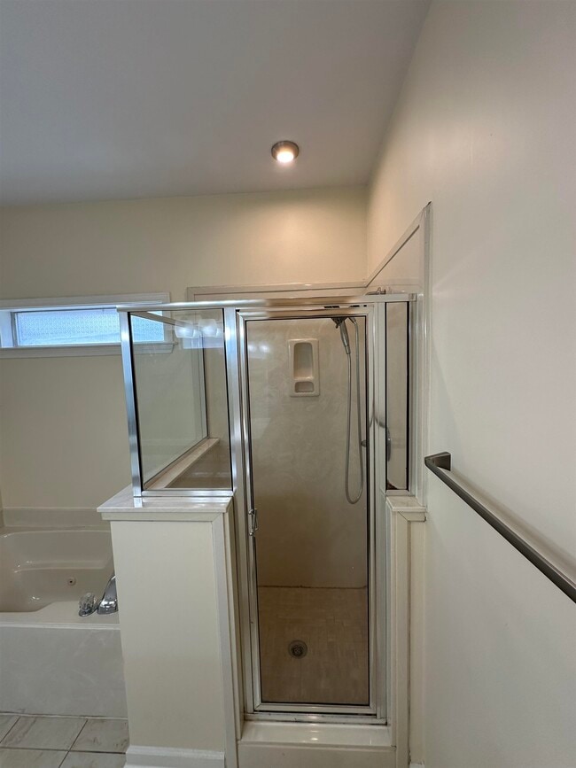 Building Photo - 1093 River Isle Dr