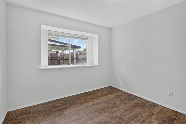 Building Photo - 15111 Parrish Ln