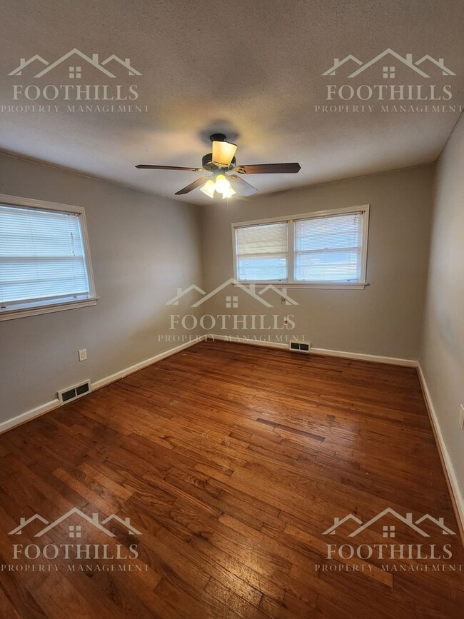 Building Photo - 2013 Boul Hts