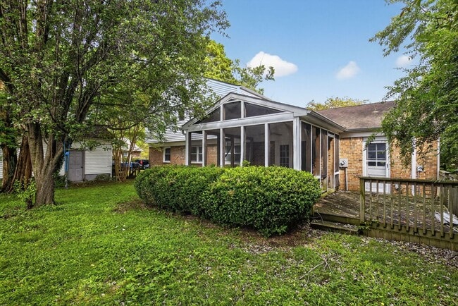 Building Photo - Lakeville Estates