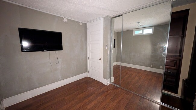 Building Photo - 1 Bed 1 Bath with Den at Waikiki Imperial Apt.