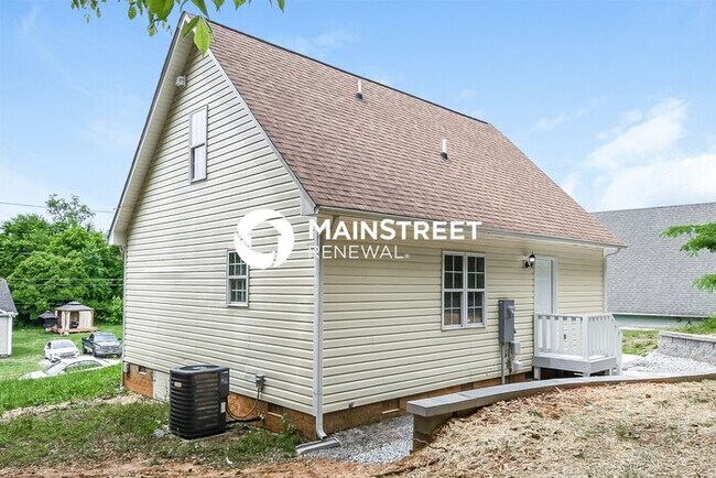 Building Photo - 3 Bedroom Pet-Friendly Home in WINSTON SAL...