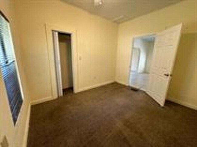 Building Photo - 311 N Bloxham Ave