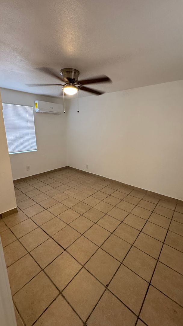 Building Photo - 1340 W Hatcher Rd