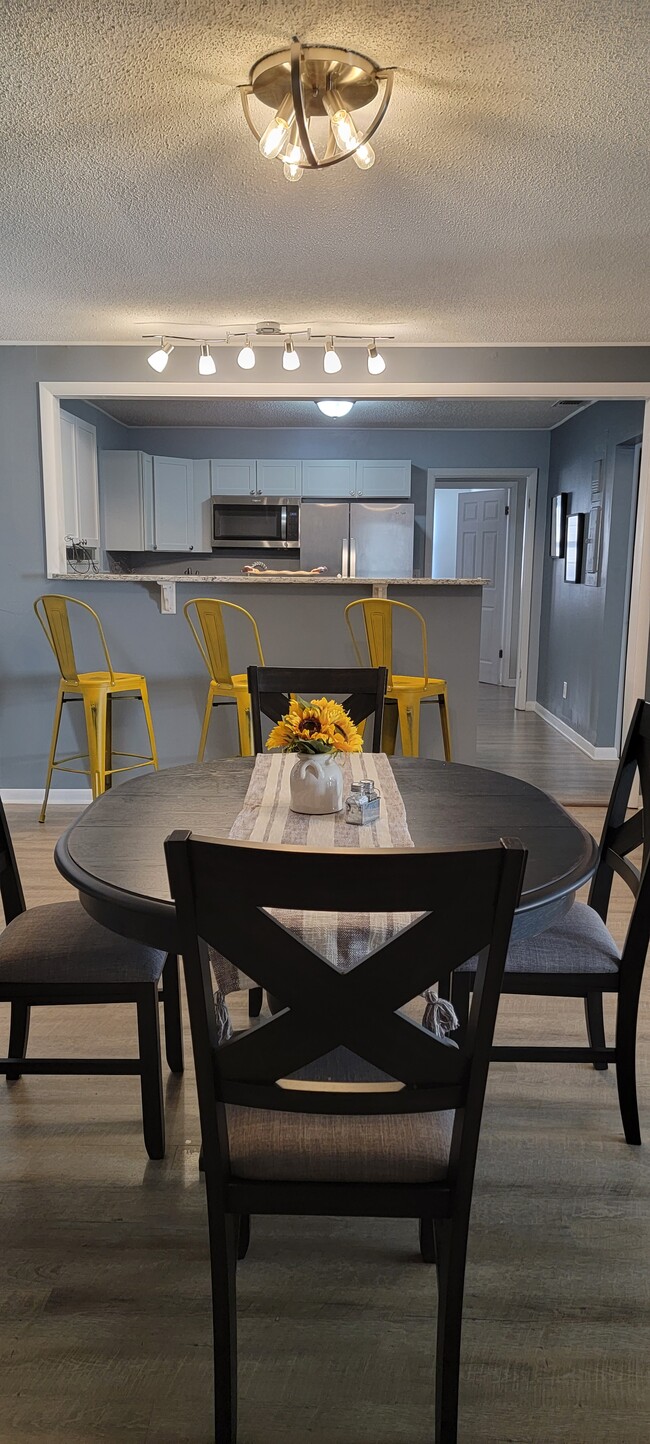 Dinning - 117 Oberlin Rd
