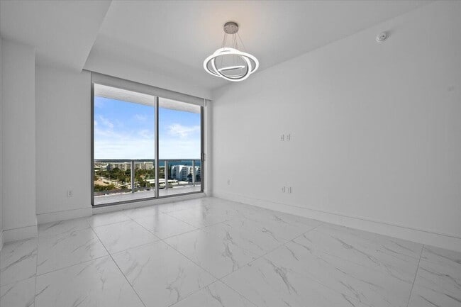 Building Photo - 220 Lake Shore Dr