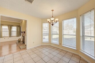 Building Photo - 13410 Lynnville Dr