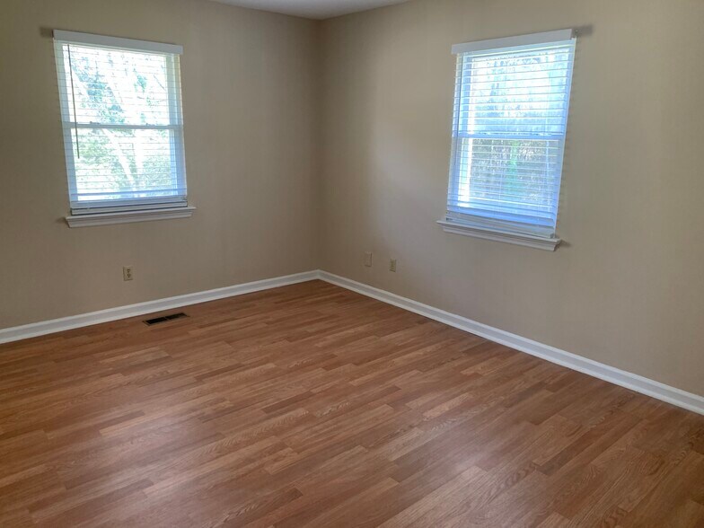 Building Photo - 3085 Speicher Cir
