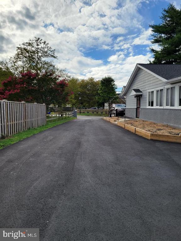 Building Photo - 9145 Old Scaggsville Rd