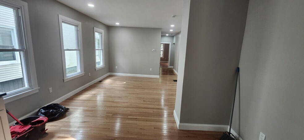 Primary Photo - 413 Winthrop Ave