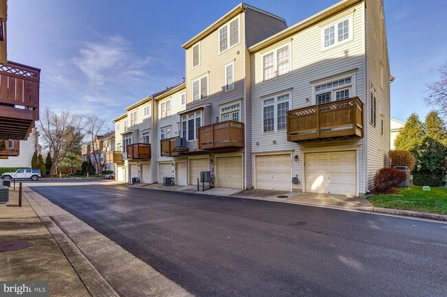 Building Photo - 5820 Pearson Ln
