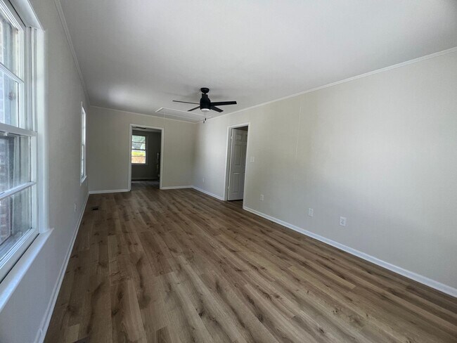 Building Photo - 1813 Battleground Dr