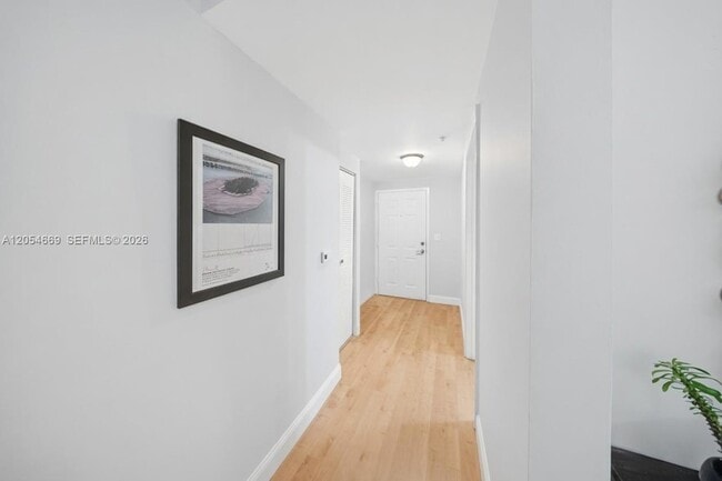Building Photo - 1627 SW 37th Ave