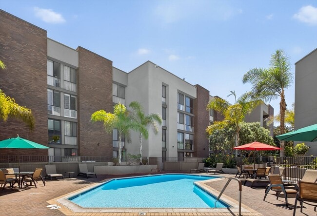 Building Photo - Spacious Marina District 1BR Condo with Modern Upgrades & Parking