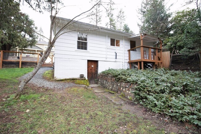 Building Photo - Daisy Creek Cottage: Fully Furnished 2bd/1ba, Fenced Yard, Utility Fee $300