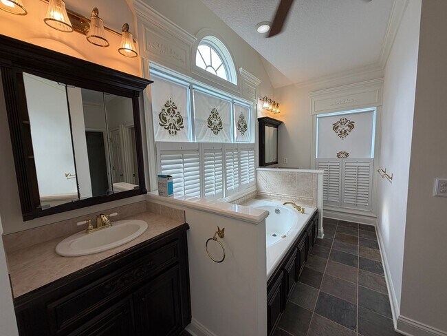 Building Photo - 105 Serenity Ln