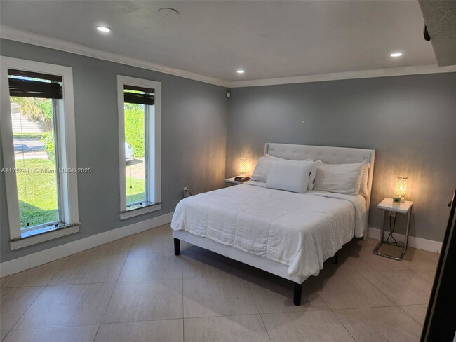 Building Photo - 4301 SW 85th Ave