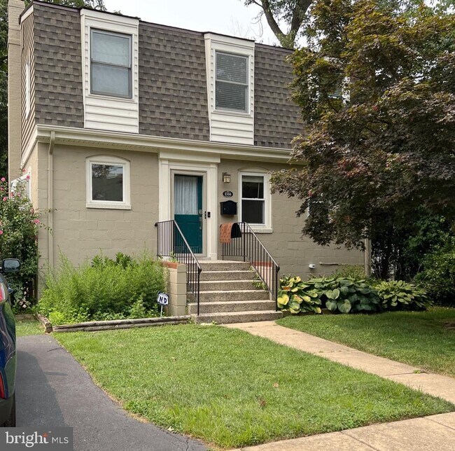 Primary Photo - 1516 N Ohio St