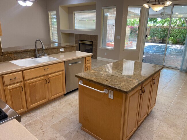 Building Photo - Broadstone Solar Home - 5 Bdrms, 4 Baths