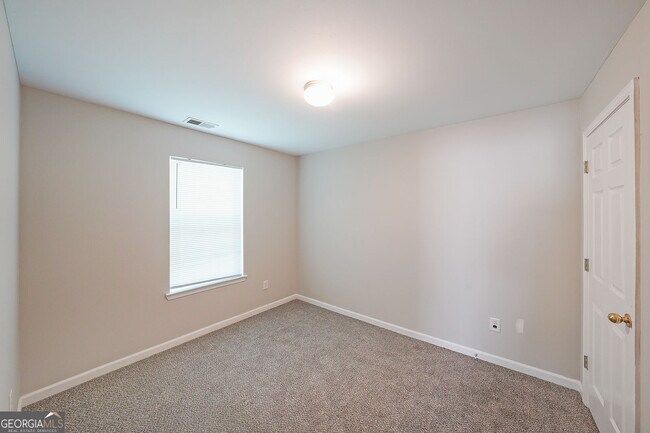 Building Photo - 703 Stonehaven Cir