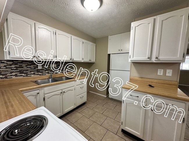 Building Photo - 3 Bed 2 bath Home