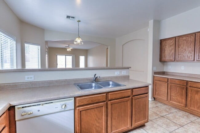Building Photo - $500.00 OFF FIRST MONTH RENT!!!!! Rancho Sahuarita