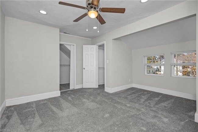 Building Photo - 229 Woodview Ave