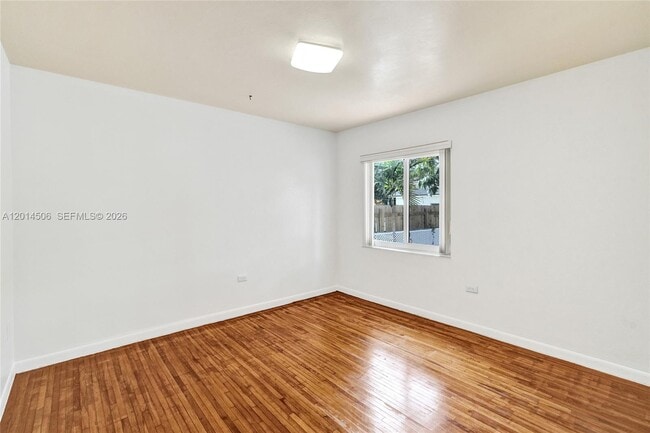 Building Photo - 2420 SW 16th St