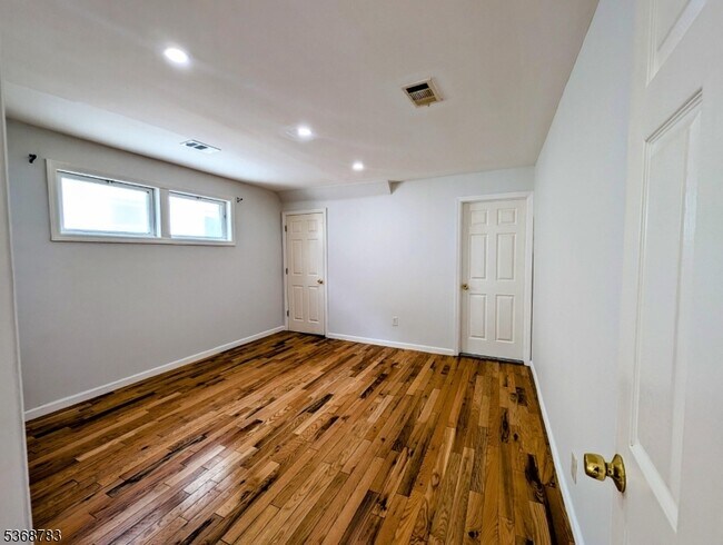 Building Photo - 34 Cedar Ave
