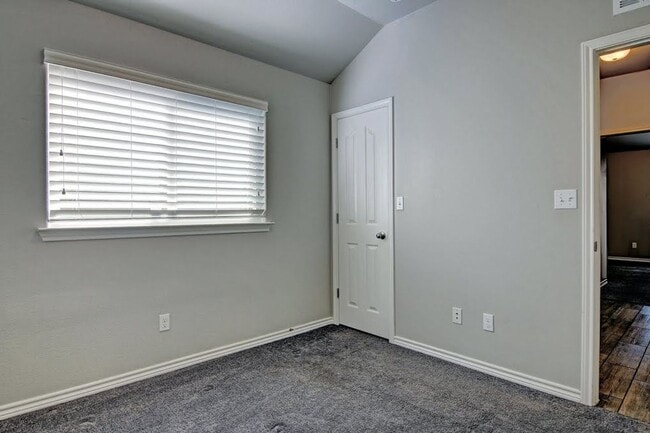 Building Photo - 3021 Cantabria St