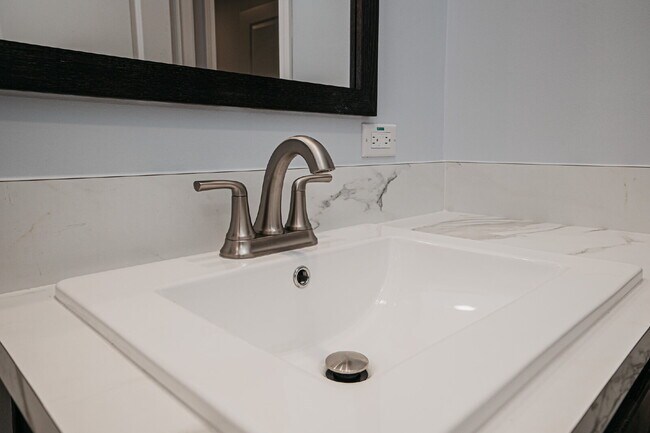 Building Photo - Inviting 3 bed, 2 bath Mount Pleasant rental